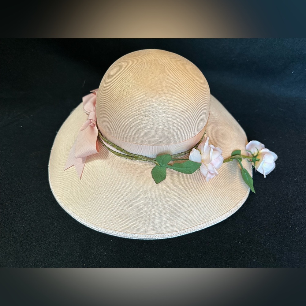 VINTAGE Saks Fifth Avenue Pale Pink Straw Hat. Size 21”